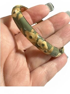 Vintage Floral Enamel Cloisonne Hinged Clamper Bangle Bracelet in Green & Yellow